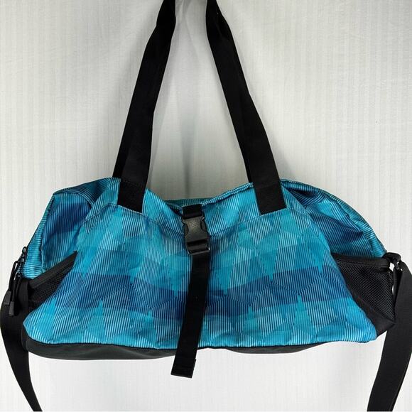 C9 Champion Yoga Duffel Travel Sports Gym Bag Blue Print Black Trim 18” Carryall - Picture 2 of 10